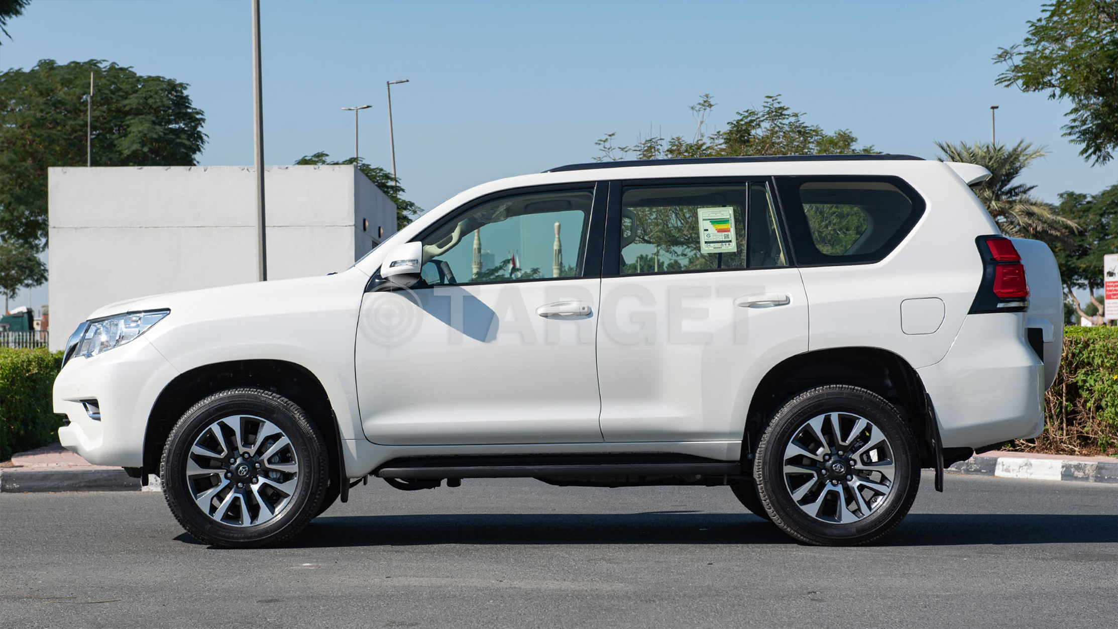 TOYOTA PRADO GXR 4.0P AT _ WHITE