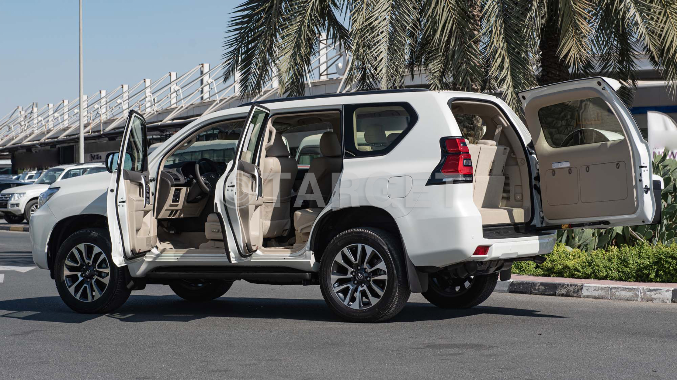 TOYOTA PRADO GXR 4.0P AT _ WHITE