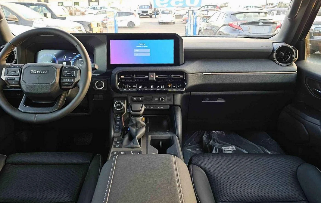 Toyota Prado PLATINUM | 2.8L V4 DIESEL