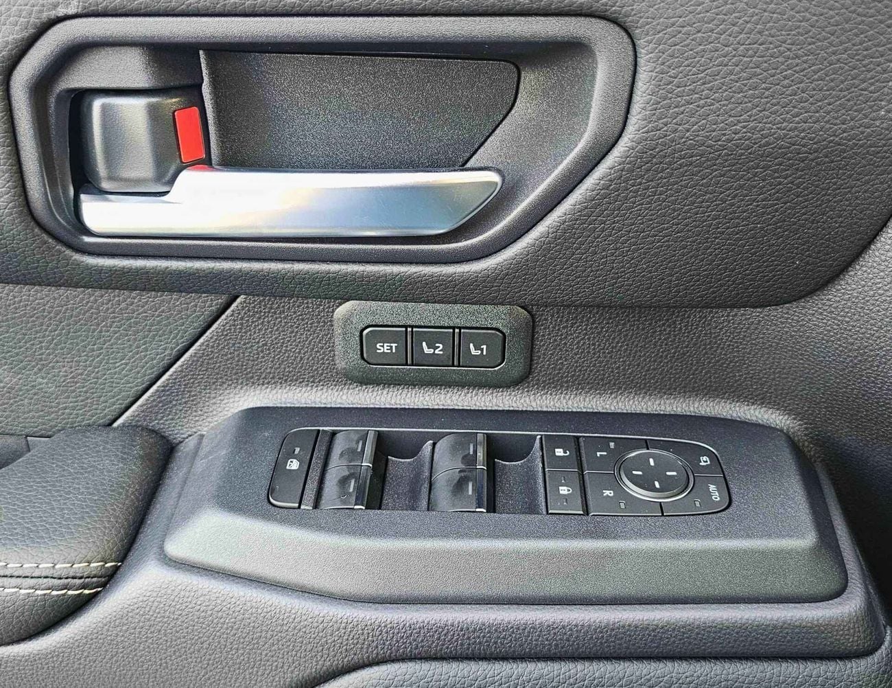 Toyota Prado PLATINUM | 2.8L V4 DIESEL