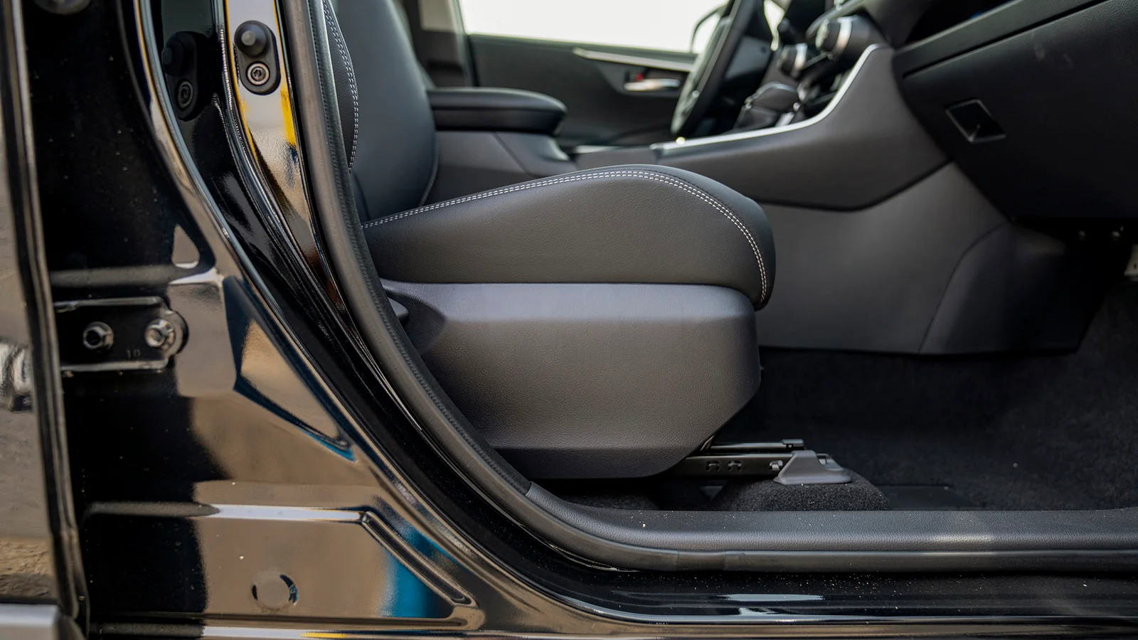 TOYOTA RAV4 2.0P AT 4X2 MY2025 – BLACK