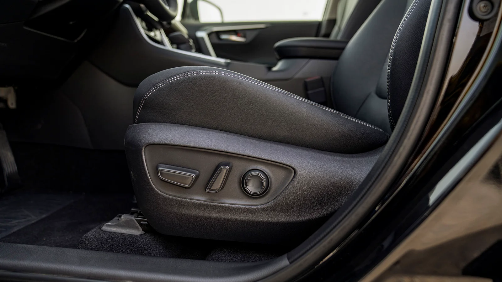 TOYOTA RAV4 2.0P AT 4X2 MY2025 – BLACK