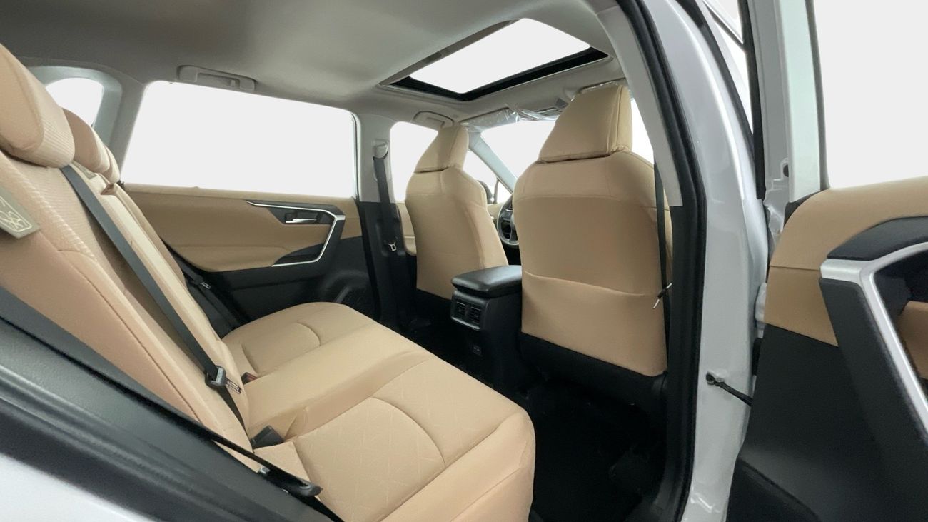 Toyota RAV4 2.5 VX 2026 _ WHITE
