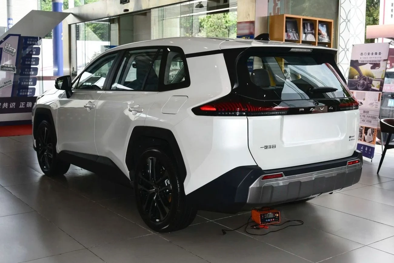Toyota RAV4 4WD 2.5L HEV FLAGSHIP 2026
