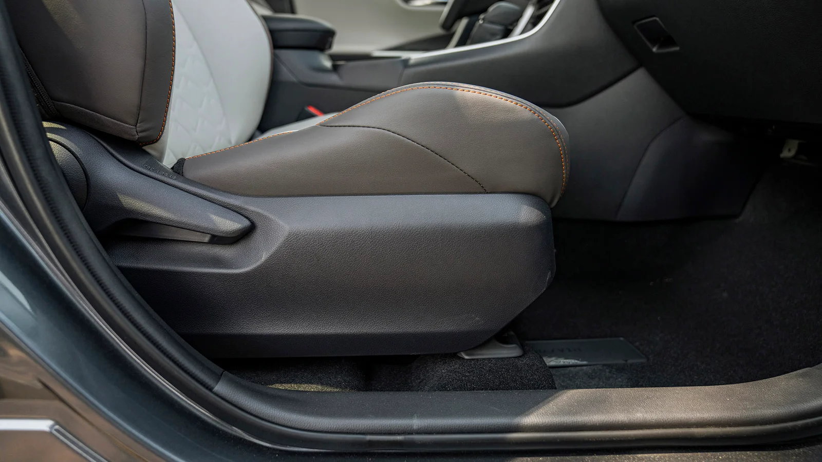 TOYOTA RAV4 ADVENTURE 2.5P AT MY2025– GREY