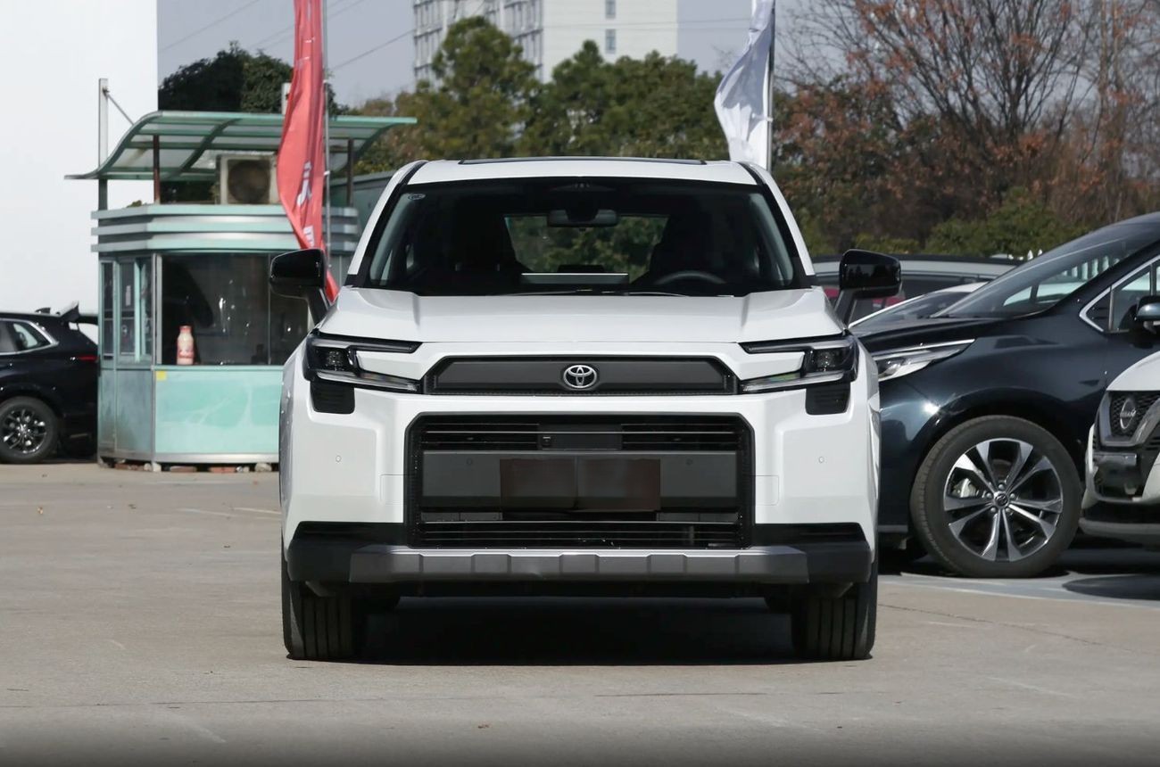 Toyota RAV4 Hybrid 2.0L 2WD Luxury Edition 2026