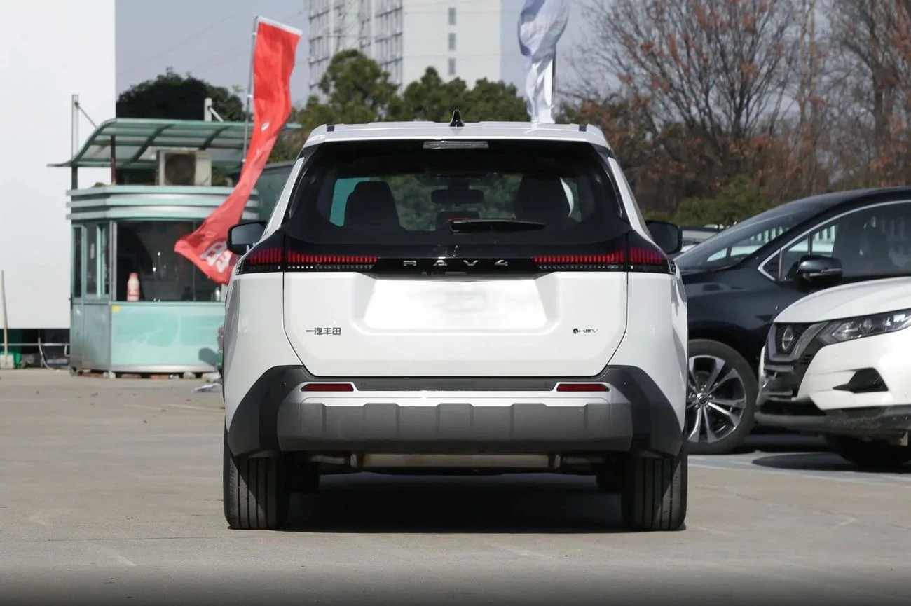 Toyota RAV4 Hybrid 2.0L 2WD Luxury Edition 2026
