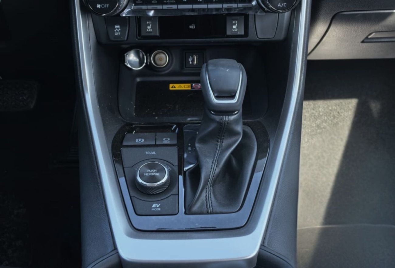 Toyota RAV4 Hybrid 2.5L E-CVT 4WD 2026