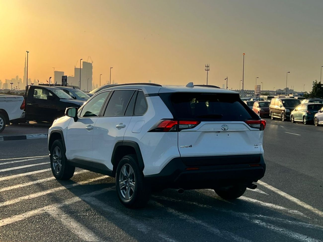 Toyota Rav4 XLE Full Option 2.5L V4  2026 _ WHITE