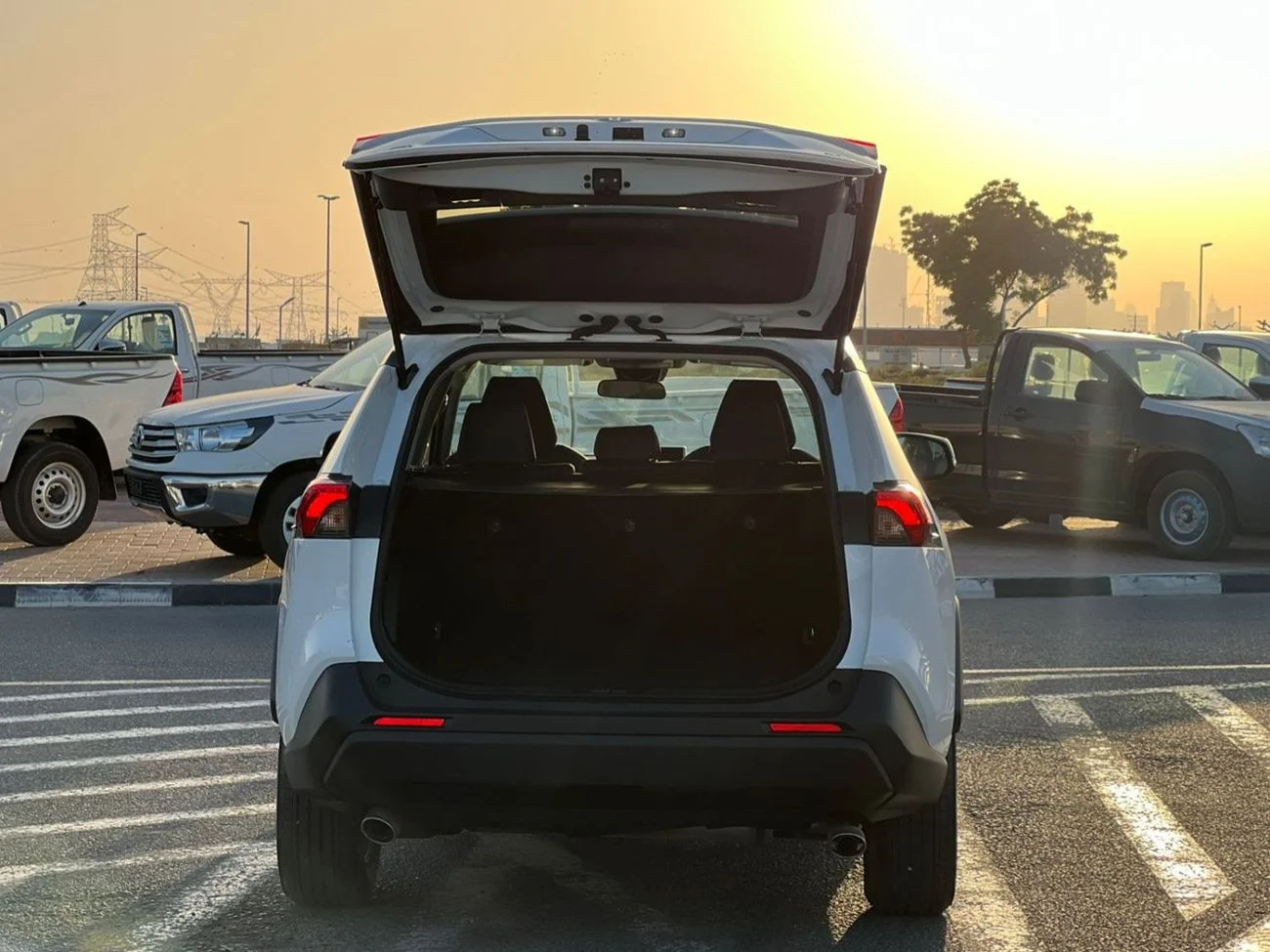 Toyota Rav4 XLE Full Option 2.5L V4  2026 _ WHITE