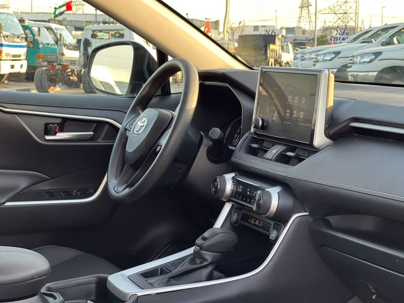 Toyota Rav4 XLE Full Option 2.5L V4  2026 _ WHITE