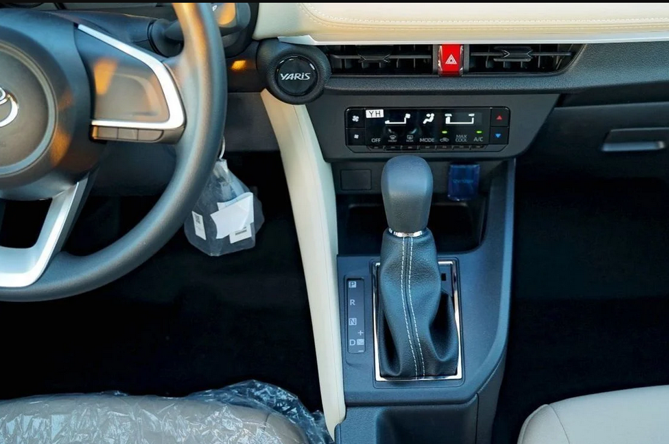 Toyota Yaris 1.3L - Climate Control  2026